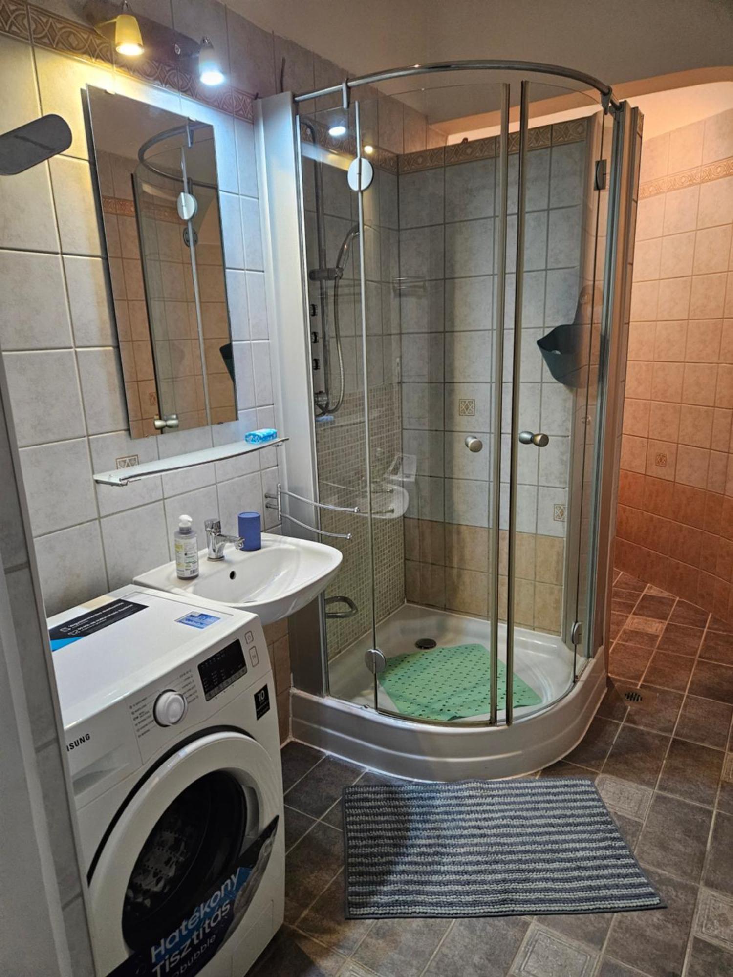 Danube Bridge Apartments Budapest Luaran gambar